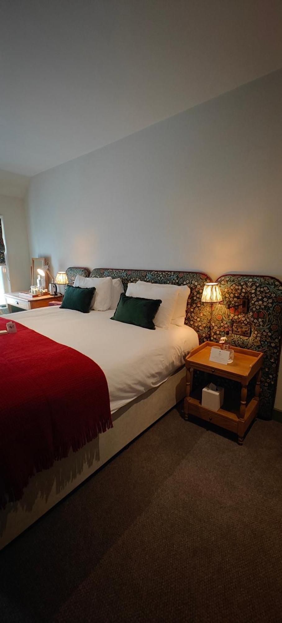 Bel And The Dragon-Odiham Hotel Bagian luar foto