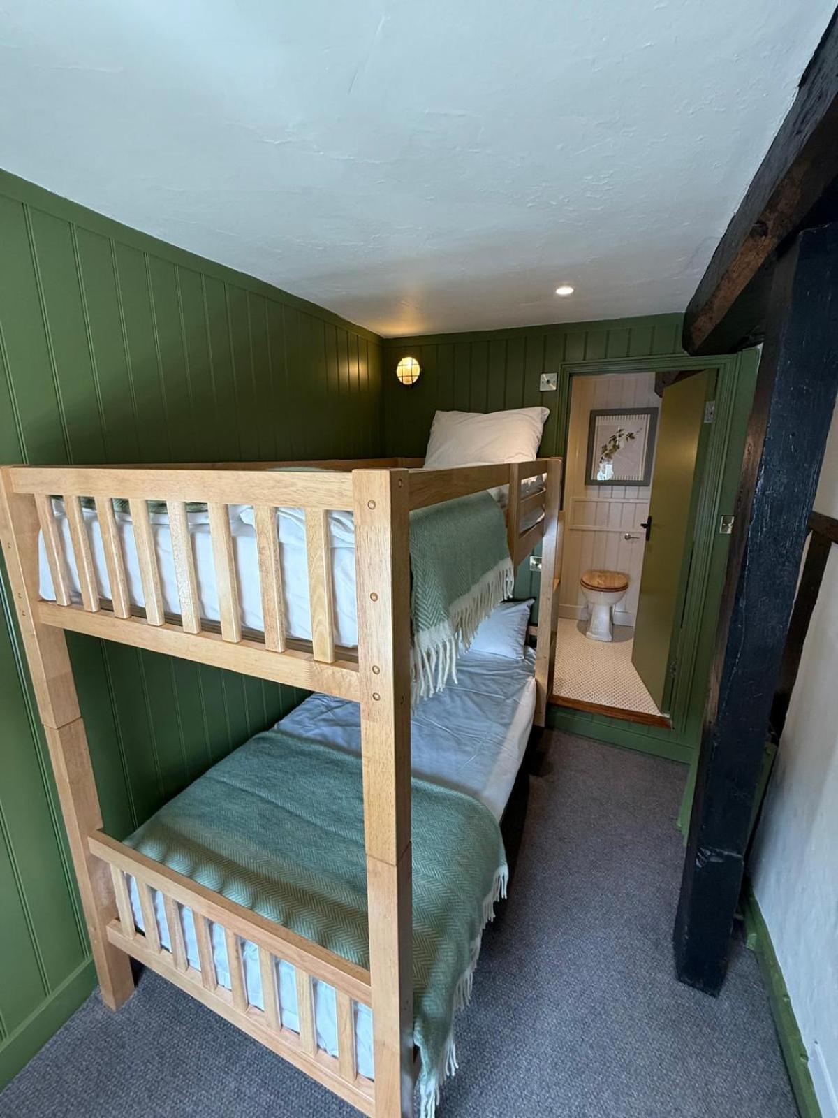 Bel And The Dragon-Odiham Hotel Bagian luar foto