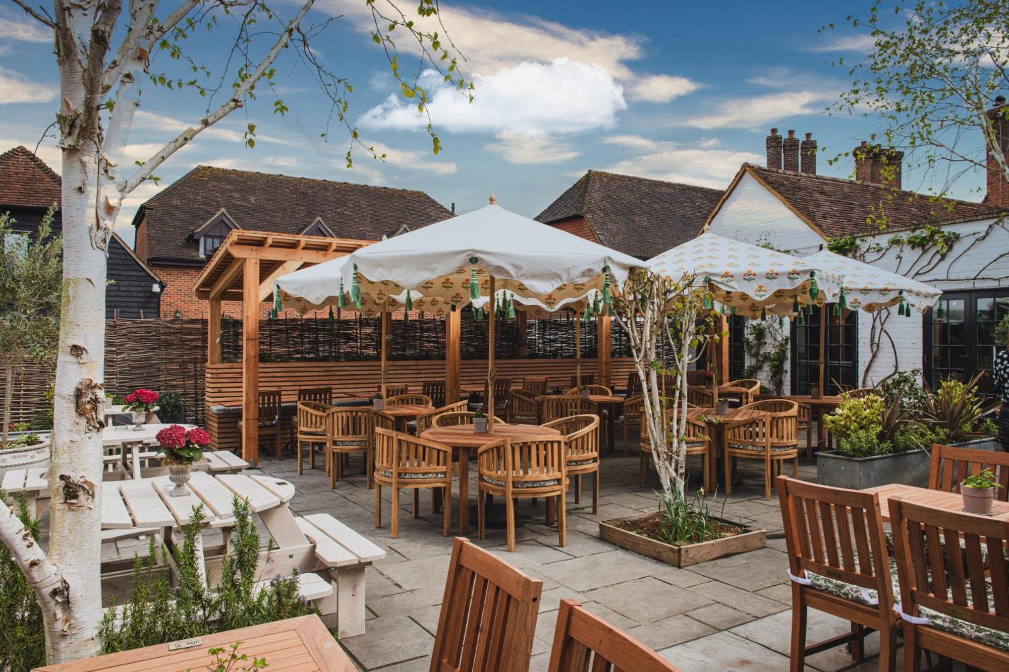 Bel And The Dragon-Odiham Hotel Bagian luar foto