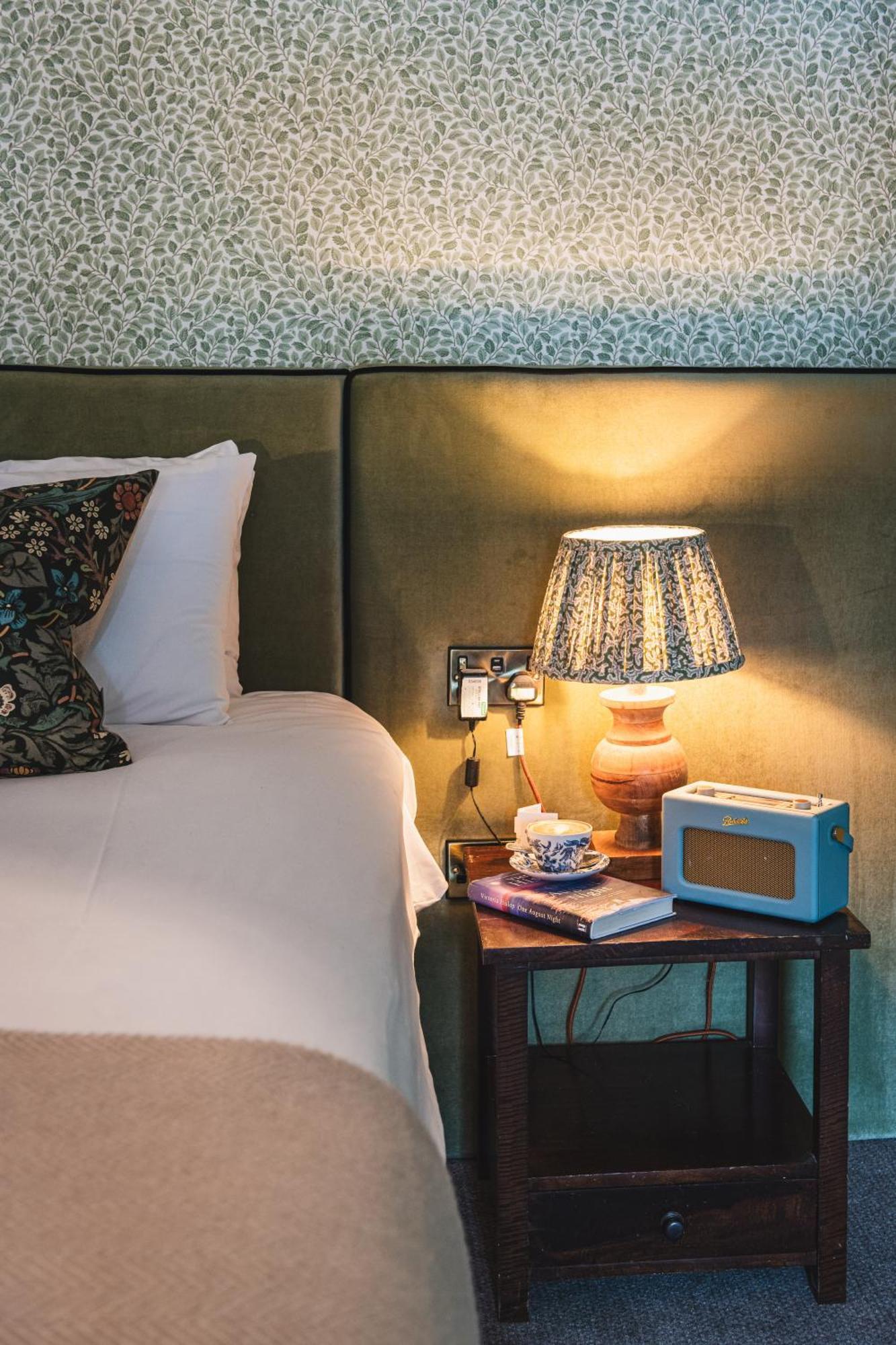 Bel And The Dragon-Odiham Hotel Bagian luar foto