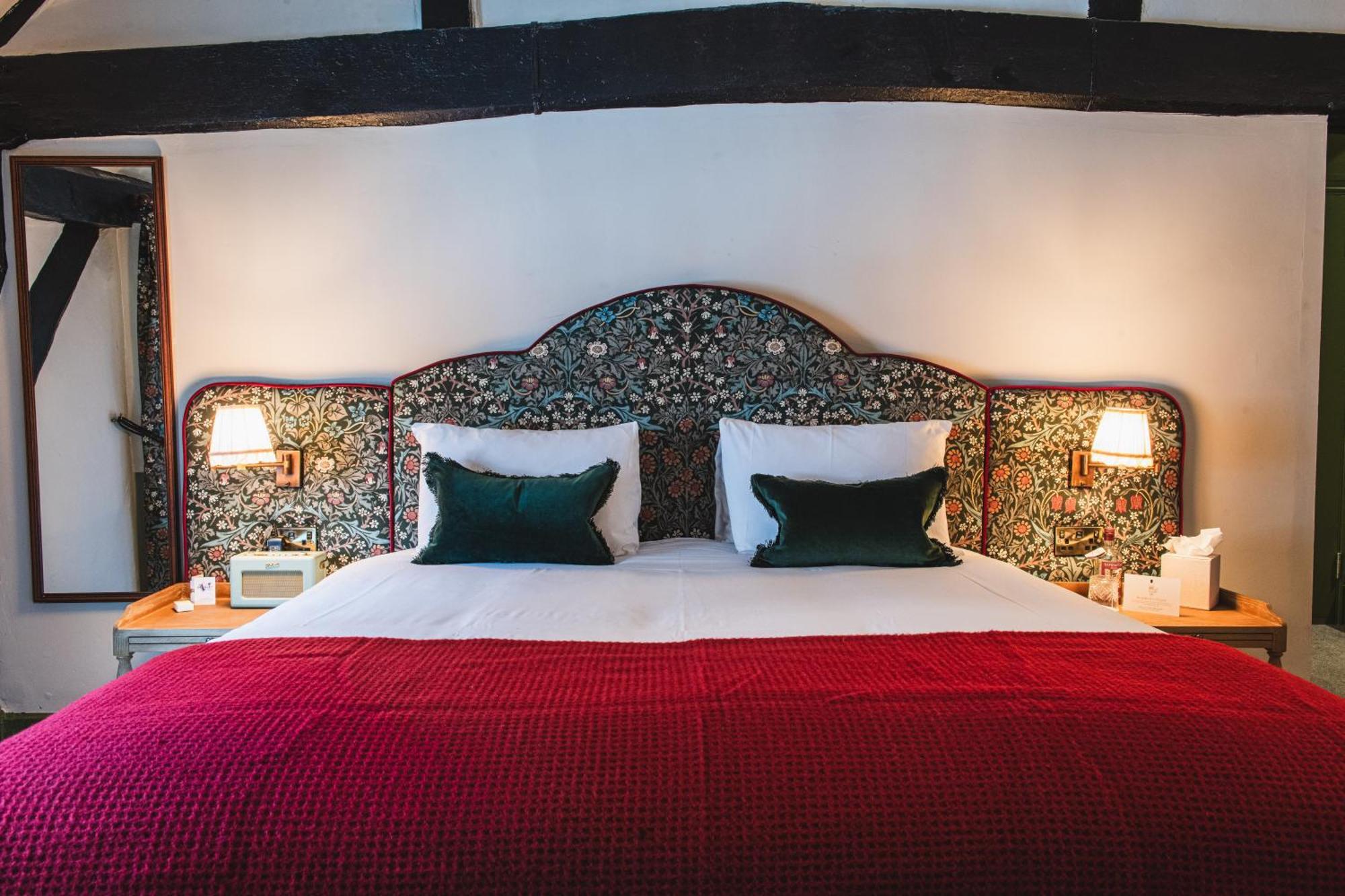 Bel And The Dragon-Odiham Hotel Bagian luar foto